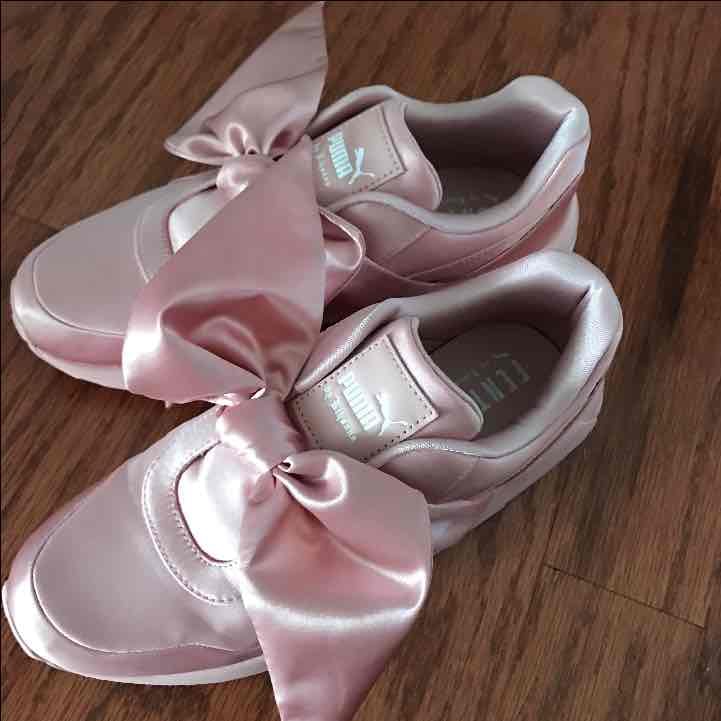 Rihana puma sneakers pink bow