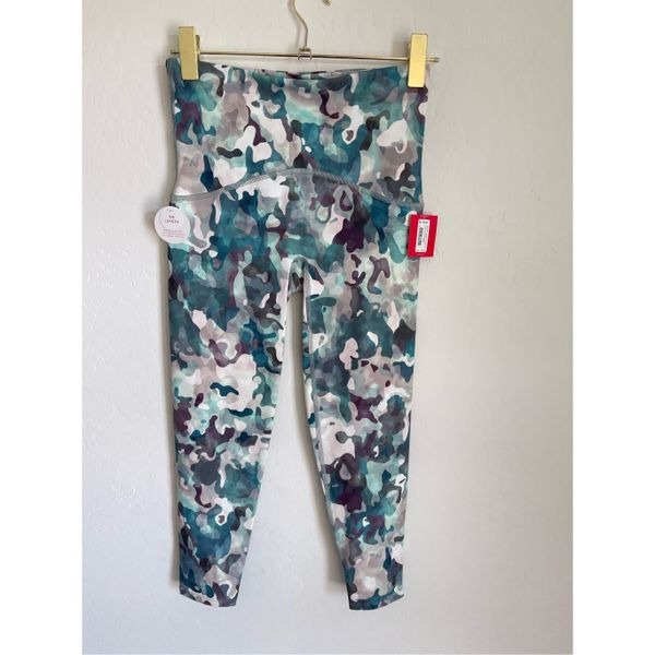 SPANX 7/8 Booty Boost Camo Slimming Leggings Size Medium NWT