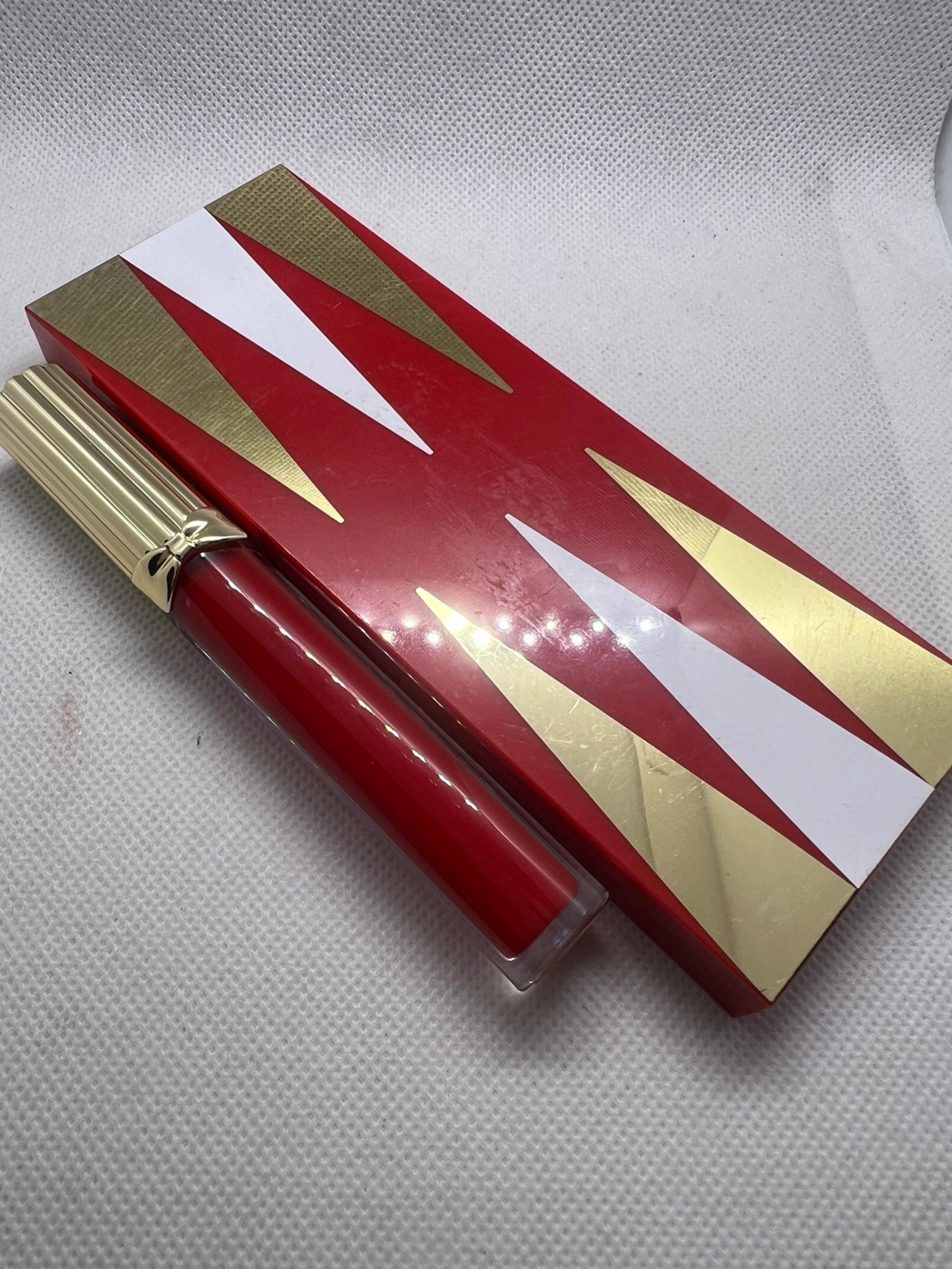 estee lauder lipgloss and makeup palette