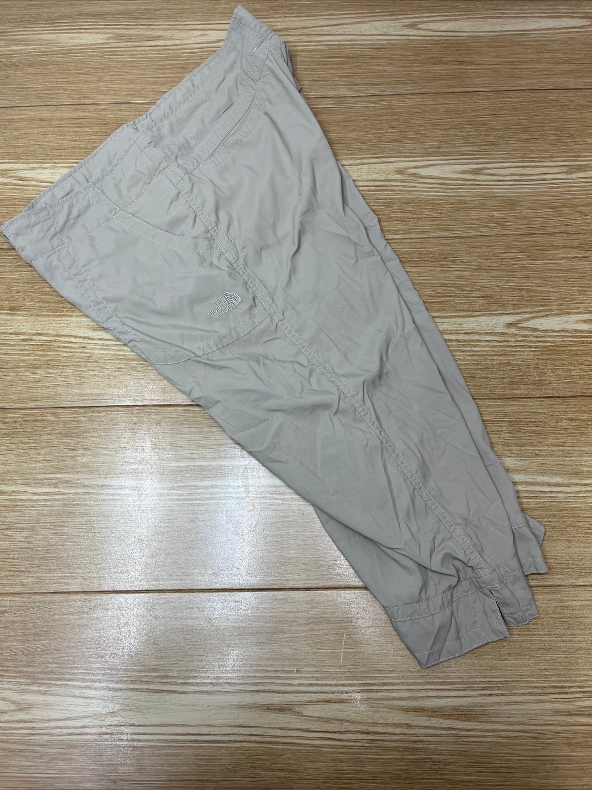 The North Face Capri Pants Womens Size 8 Khaki Cargo Pockets Outdoor Work Travel