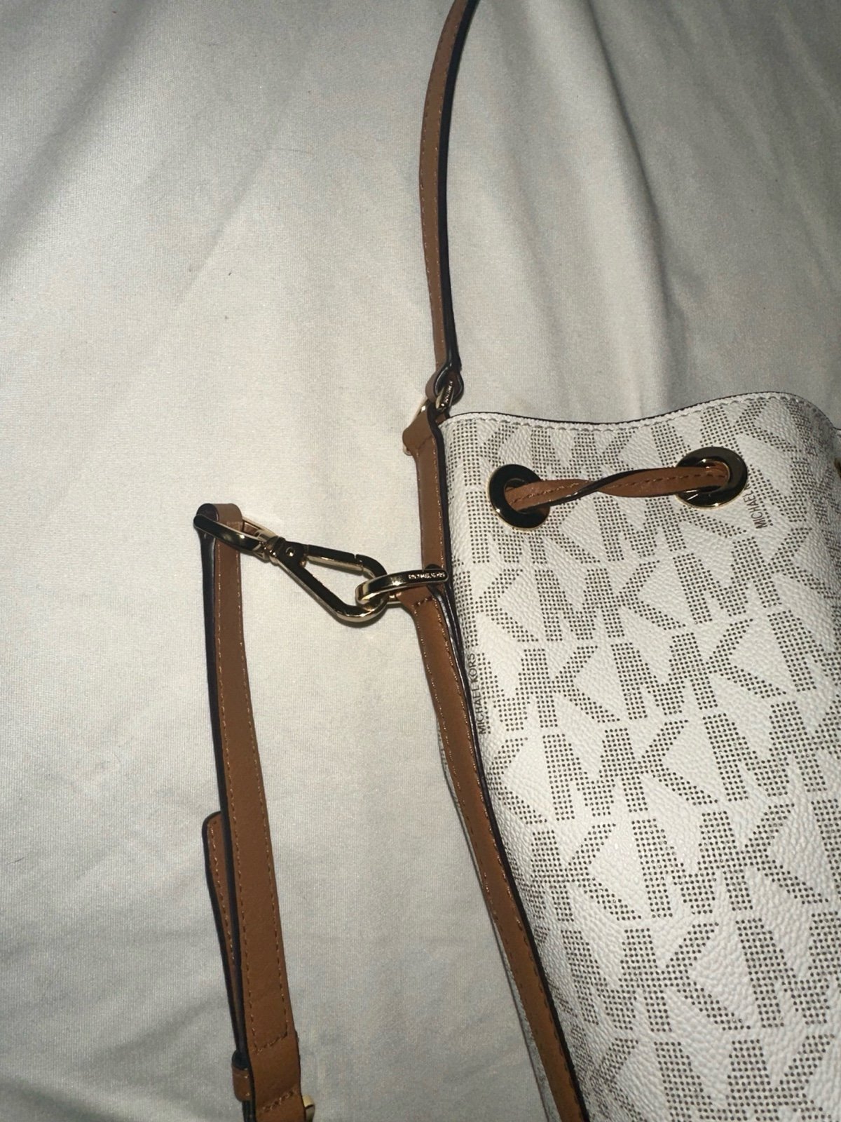 michael kors white bucket bag
