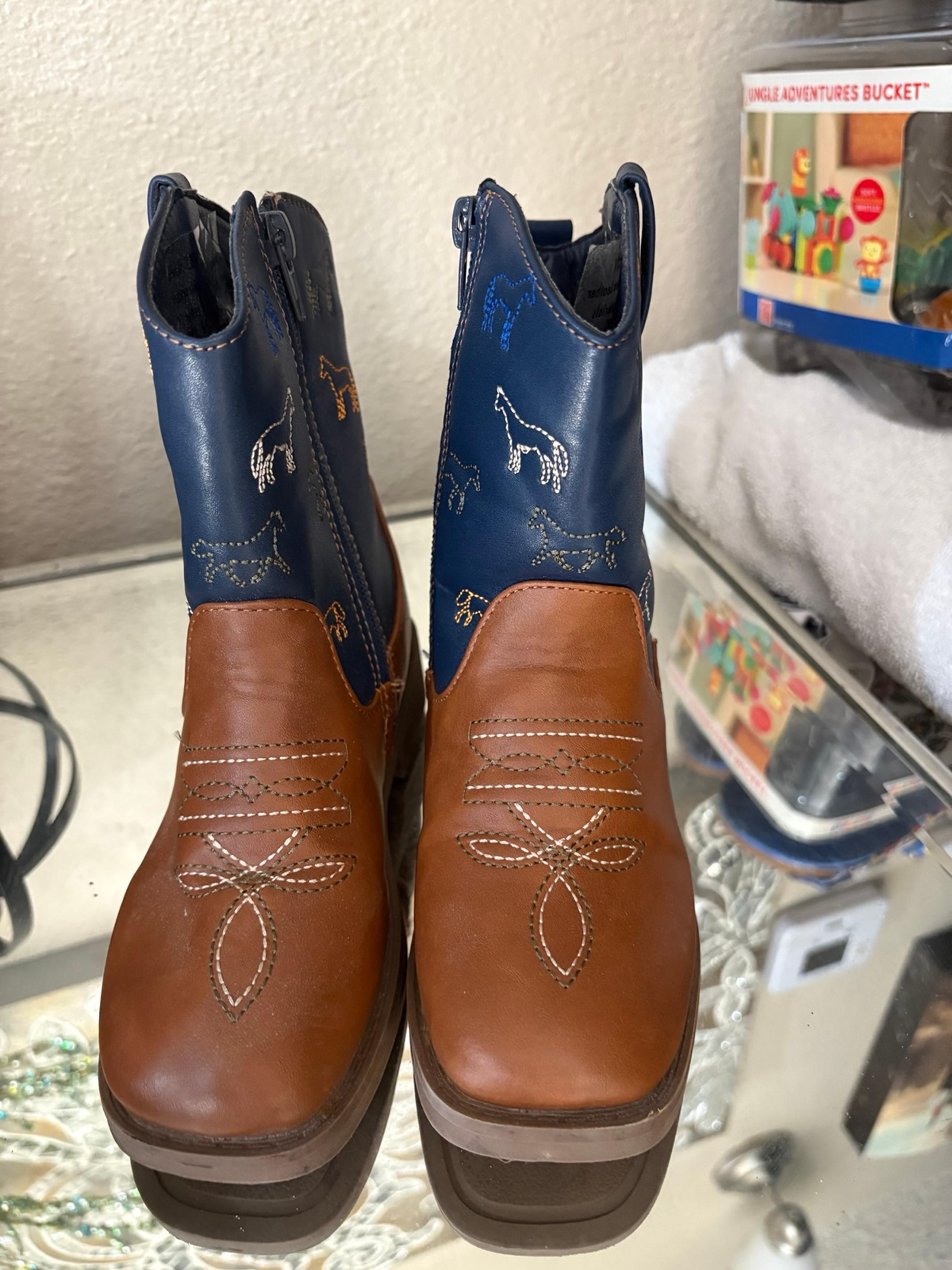 Boys boots