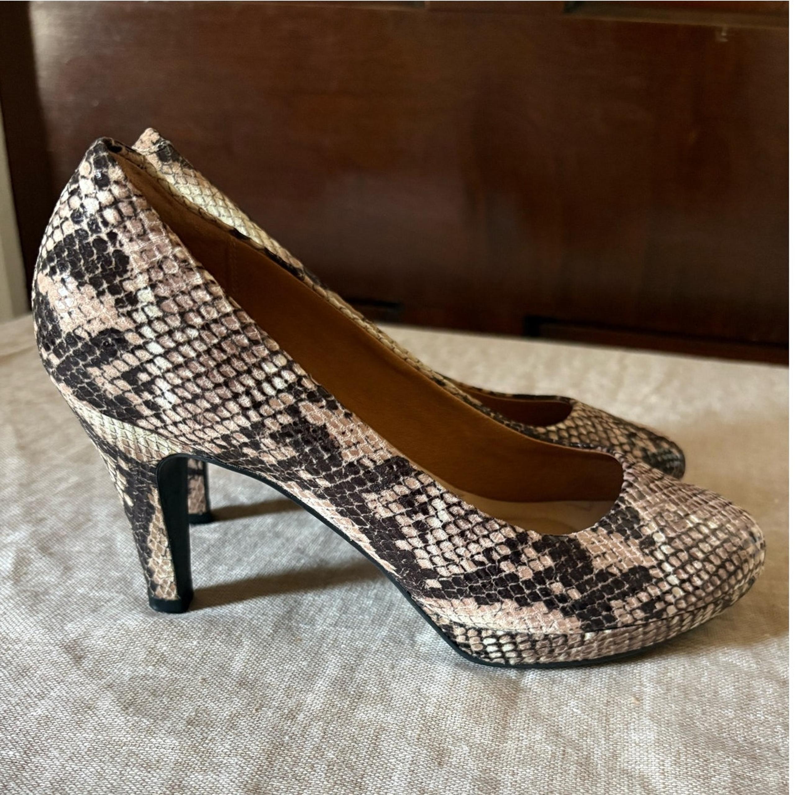 Indigo By Clarks Womens Classic Pump Heel Brow Snake Print  Slip On size 7.5