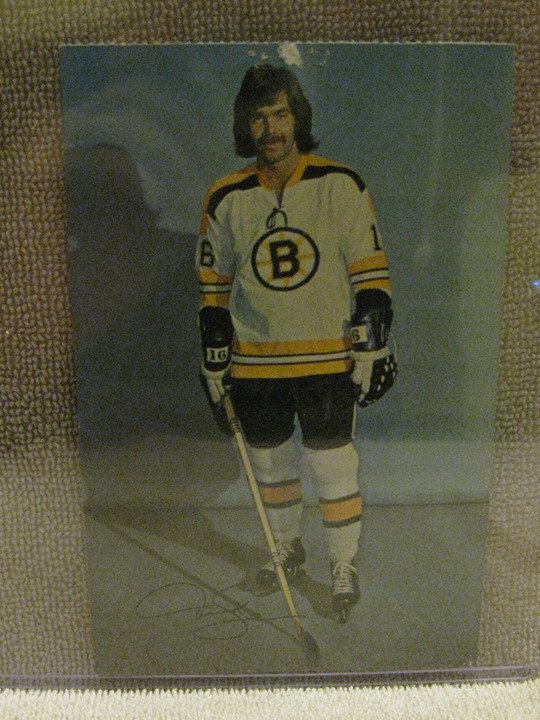 1971-72 Boston Bruins Derek Sanderson hockey card (pinholes & wear) rare!