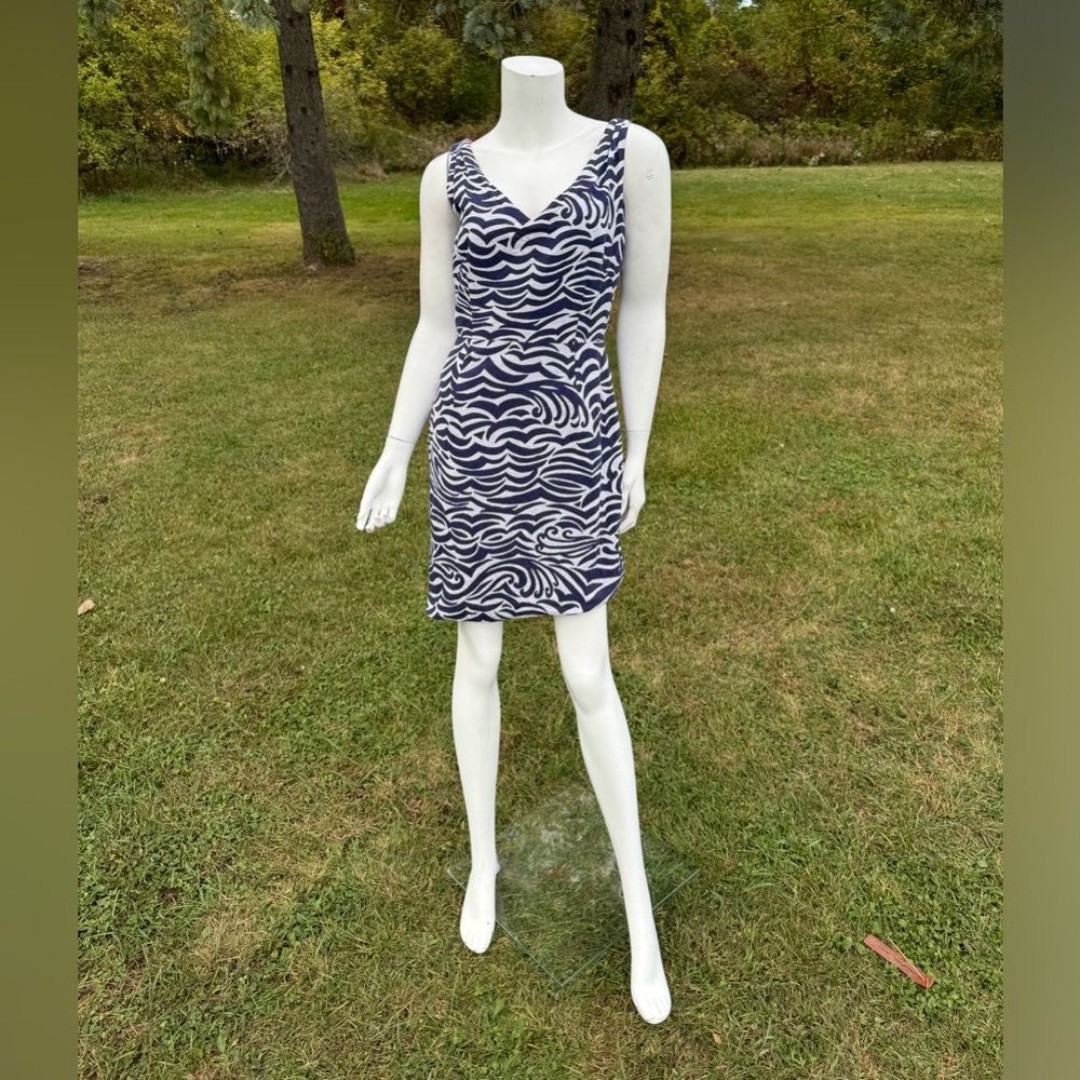 Lilly Pulitzer Wave Dress Navy Blue + White Zebra (ish) Pattern Sleeveless EUC 4