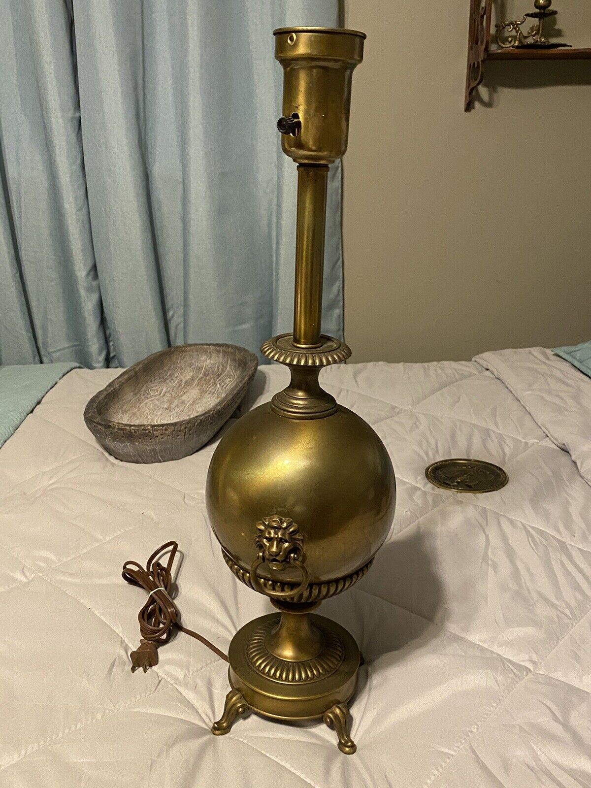 Vintage Stiffel Brass Lion's Head Round Body Table Lamp