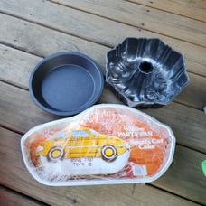 Bundle of cooking pans
