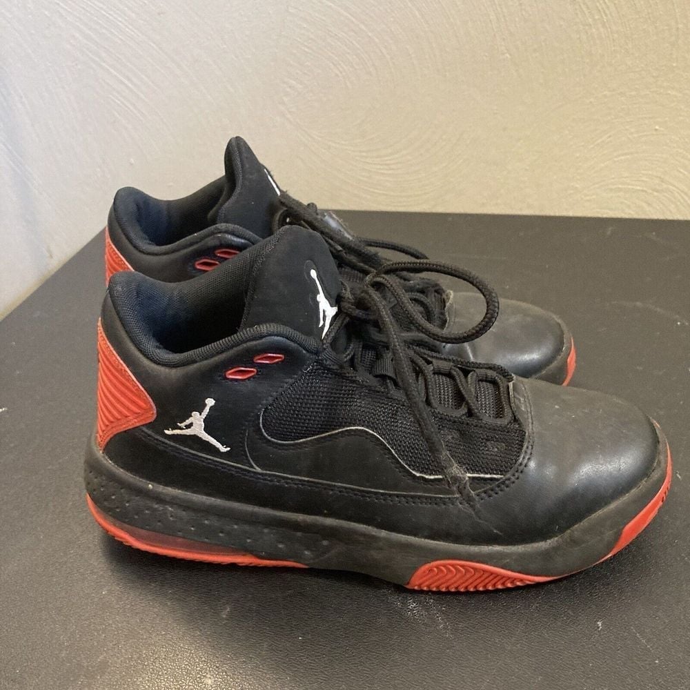 Nike Kids Jordan Max Aura 2 GS CN8094-060 Black White Chile Red Size US 6Y