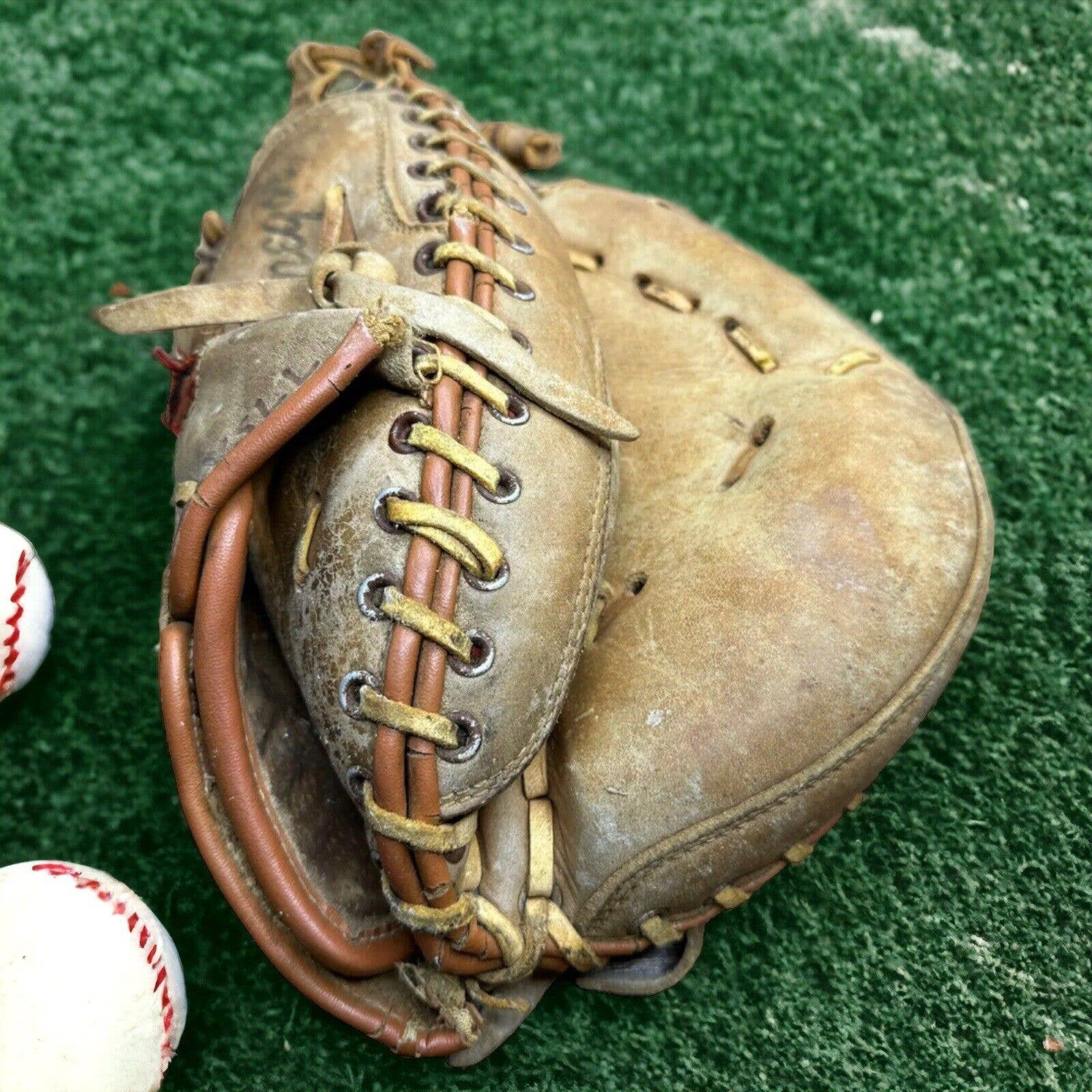 MacGregor Catchers Mitt RHT MM110 Flex Action Leather Dual Flex Hinge 18R