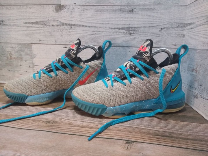 Nike LeBron South Beach Basketball Sneakers Size 4Y