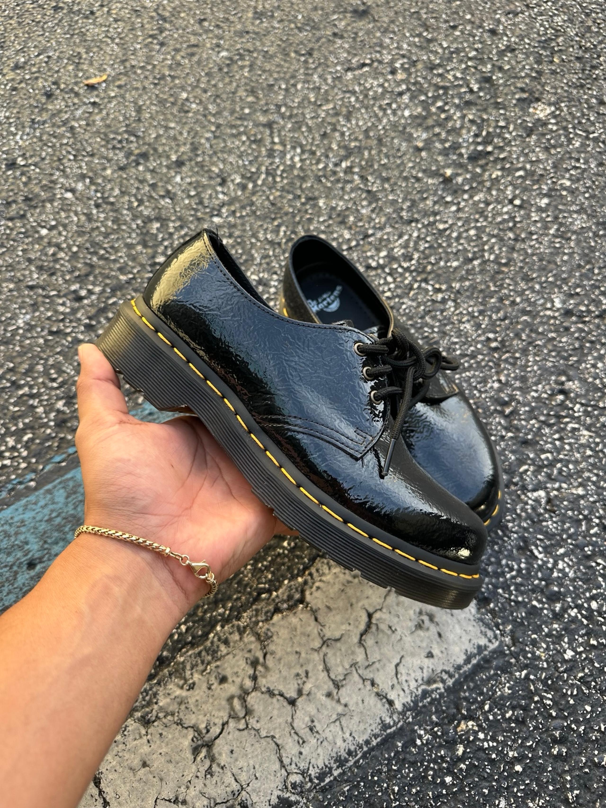 Dr. Marten Patent Leather Oxford LaceUp Distressed Leather women size 6 SB4