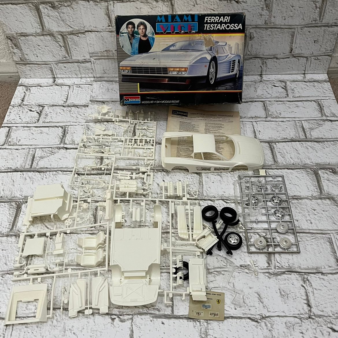 Vintage Monogram Miami Vice Ferrari Testarossa 1/24 Scale Model Kit