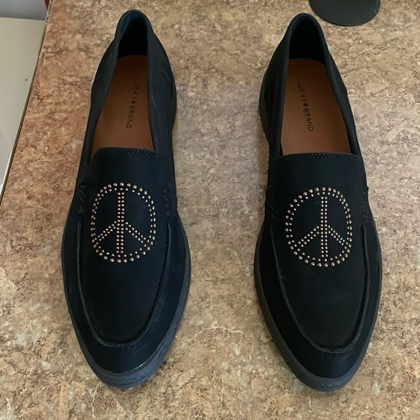 LUCKY BRAND Redmy Black Gold Studded Peace Sign Loafers Flats NWOB Wmn 11