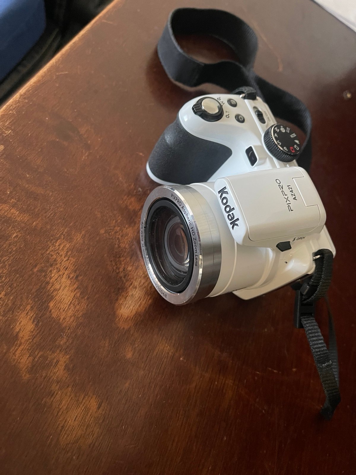 KODAK [AZ421W] PIXPRO AZ421 DIGITAL CAMERA -- WHITE -- [CAMERA ONLY]