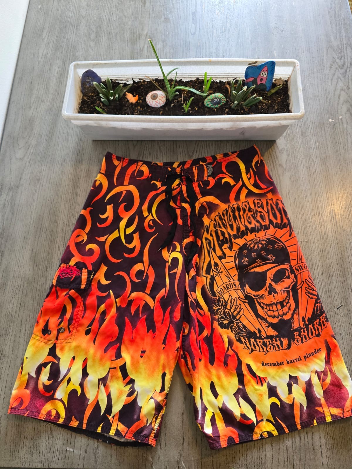 Maui and Sons Board Rare Skeleton Flame Fire Shorts Size X-Large(18-20)
