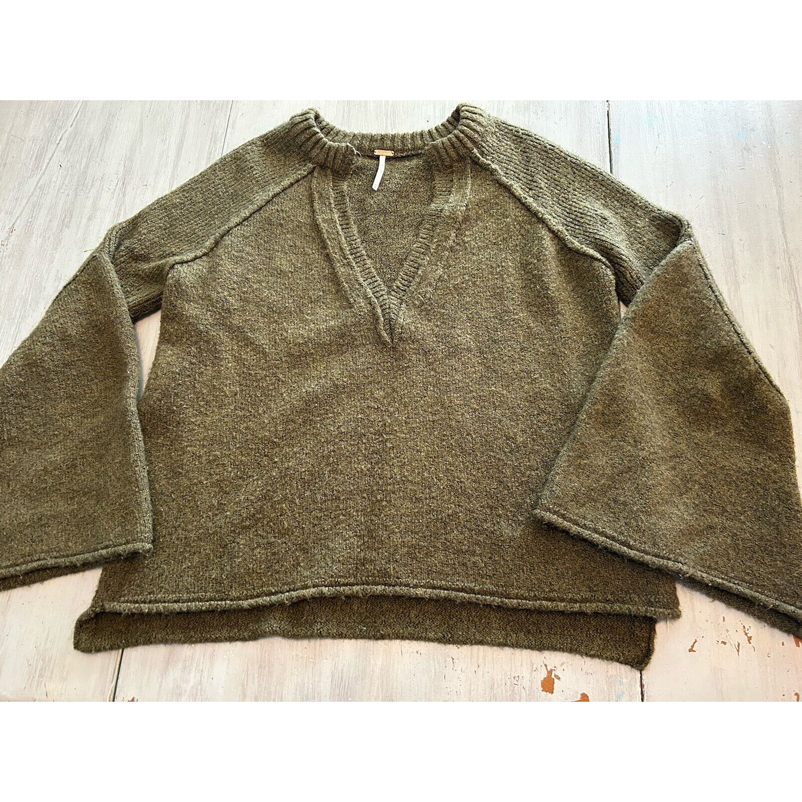 Free People Olive Green Lovely Lines Bell Sleeve Plunge Sweater Sz XS Oversized