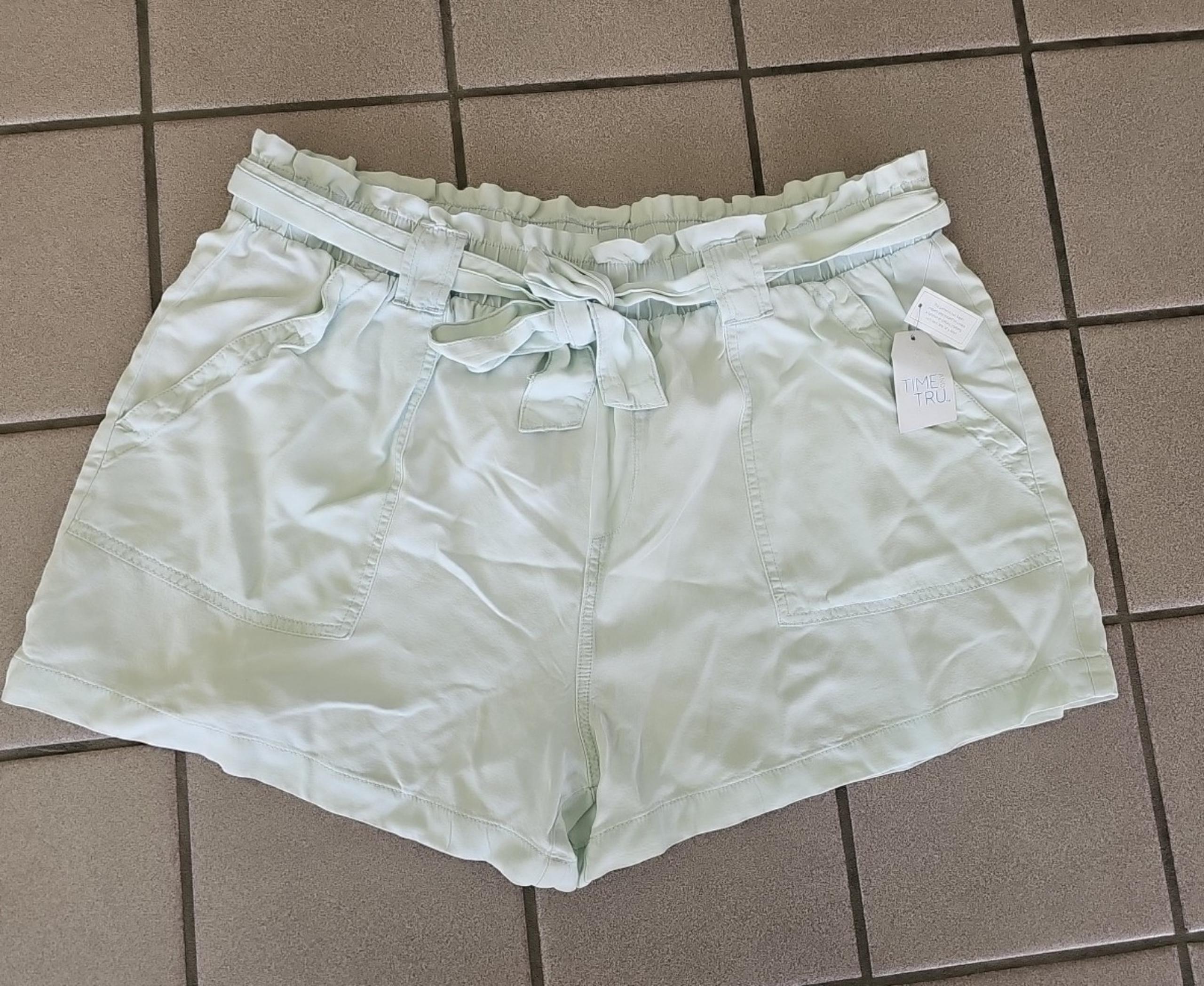 NWT Women's XXL(20) Time And Tru High Rise Pull-On Tencel Shorts Sunwash Blue