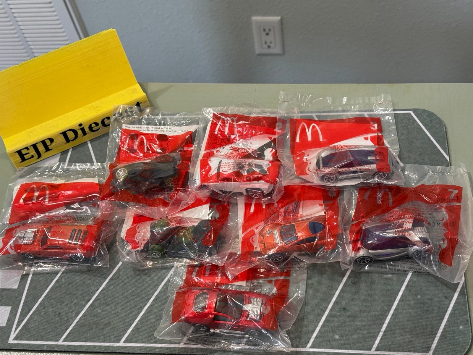 Lot Of 8 McDonald's 2005 Happy Meal Hot Wheels Acceleracers In Sealed Bags