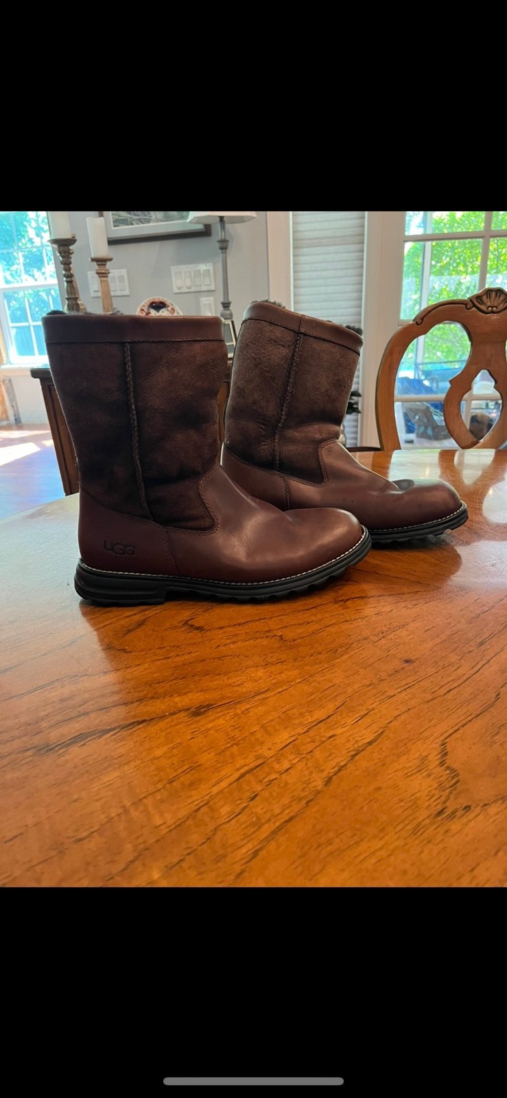 Ugg brown leather and suede fleece lined ankle boots. GUC!
