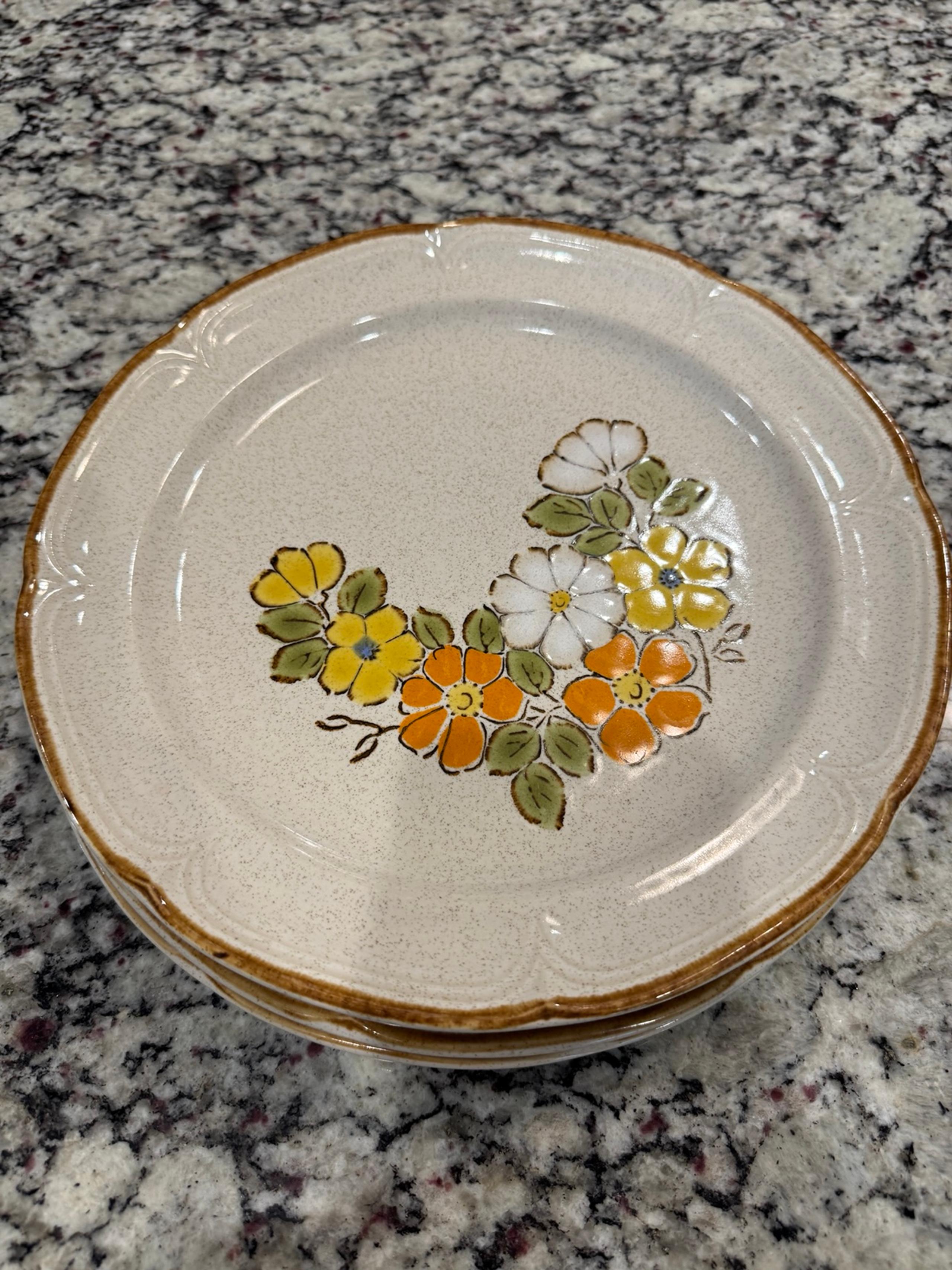 Vtg Hearthside Stoneware plates set of 4