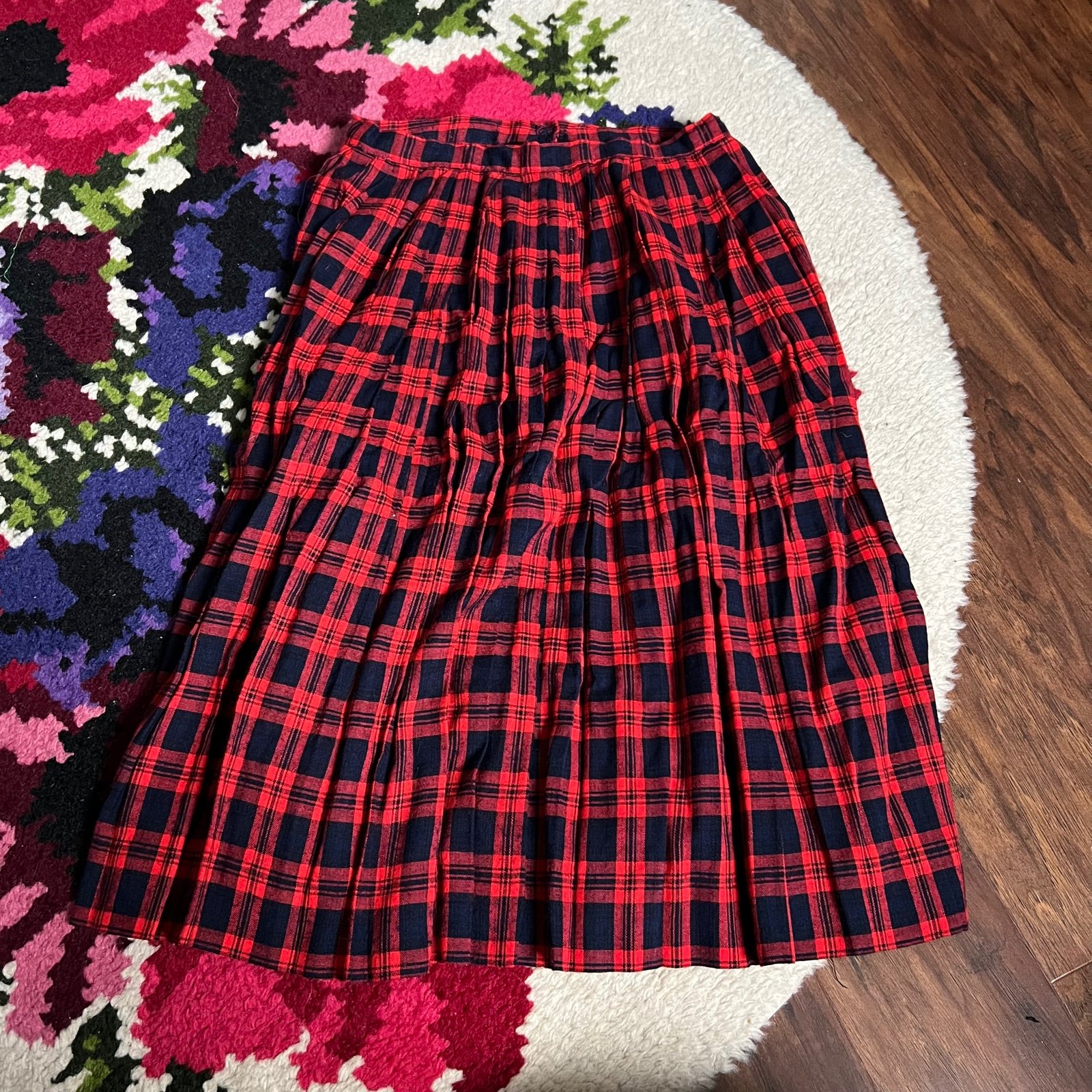 Vintage 1960s/1970s Red & Navy Blue Plaid Pleated Skirt