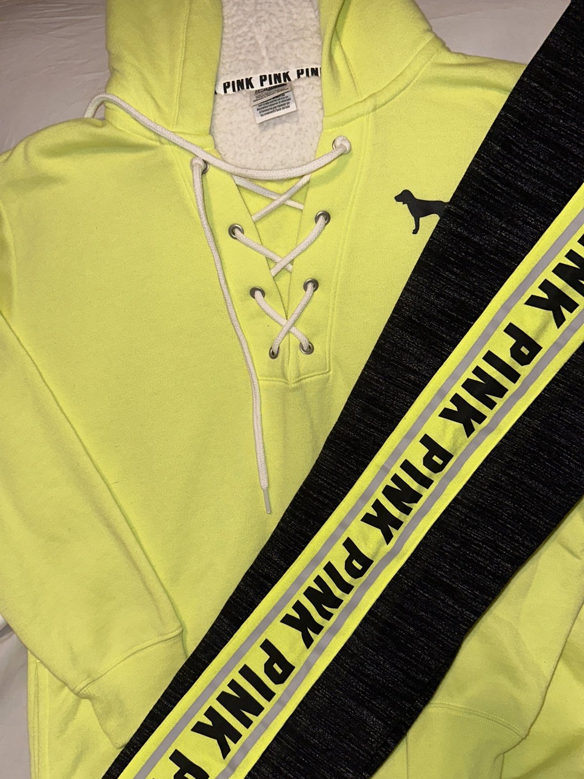 PINK XS NEON outfit