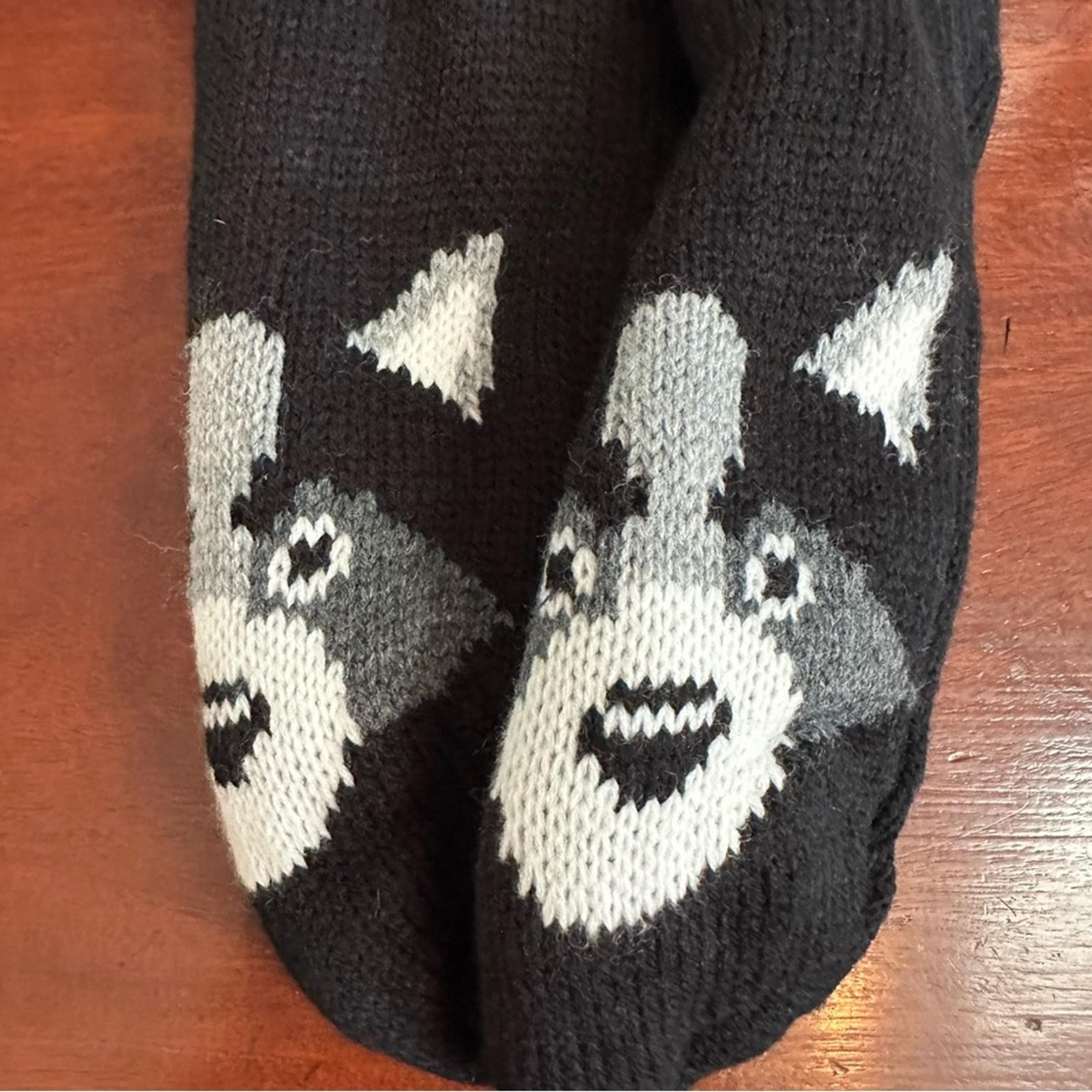 NWT Secret Treasures Fox Wolf Pair of Slipper Socks Black Grey