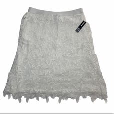 NEW DIRECTIONS NWT White Floral Embroidered Skirt Medium