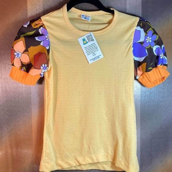 1970’s yellow top with puffy sleeves with flowers. 20” length. 28” chest 120