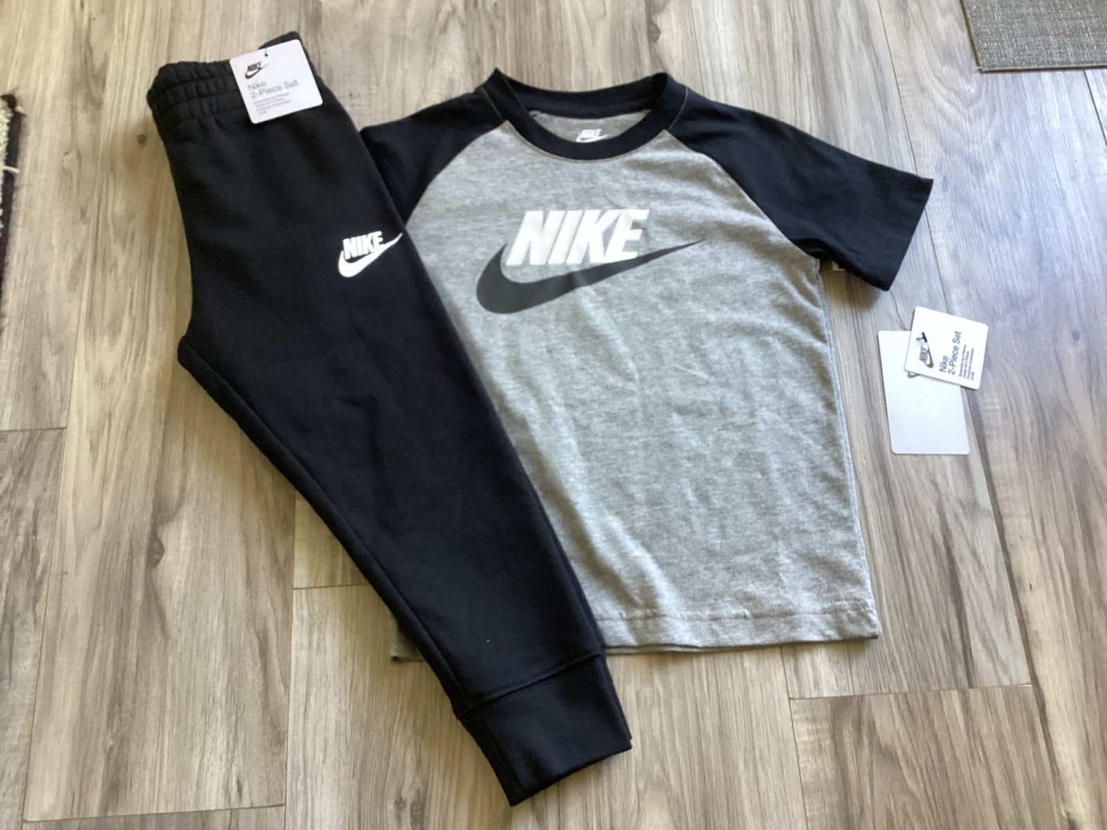 Boys Nike s/s tee & joggers set size 4(NWT) ~PRICE IS FIRM~