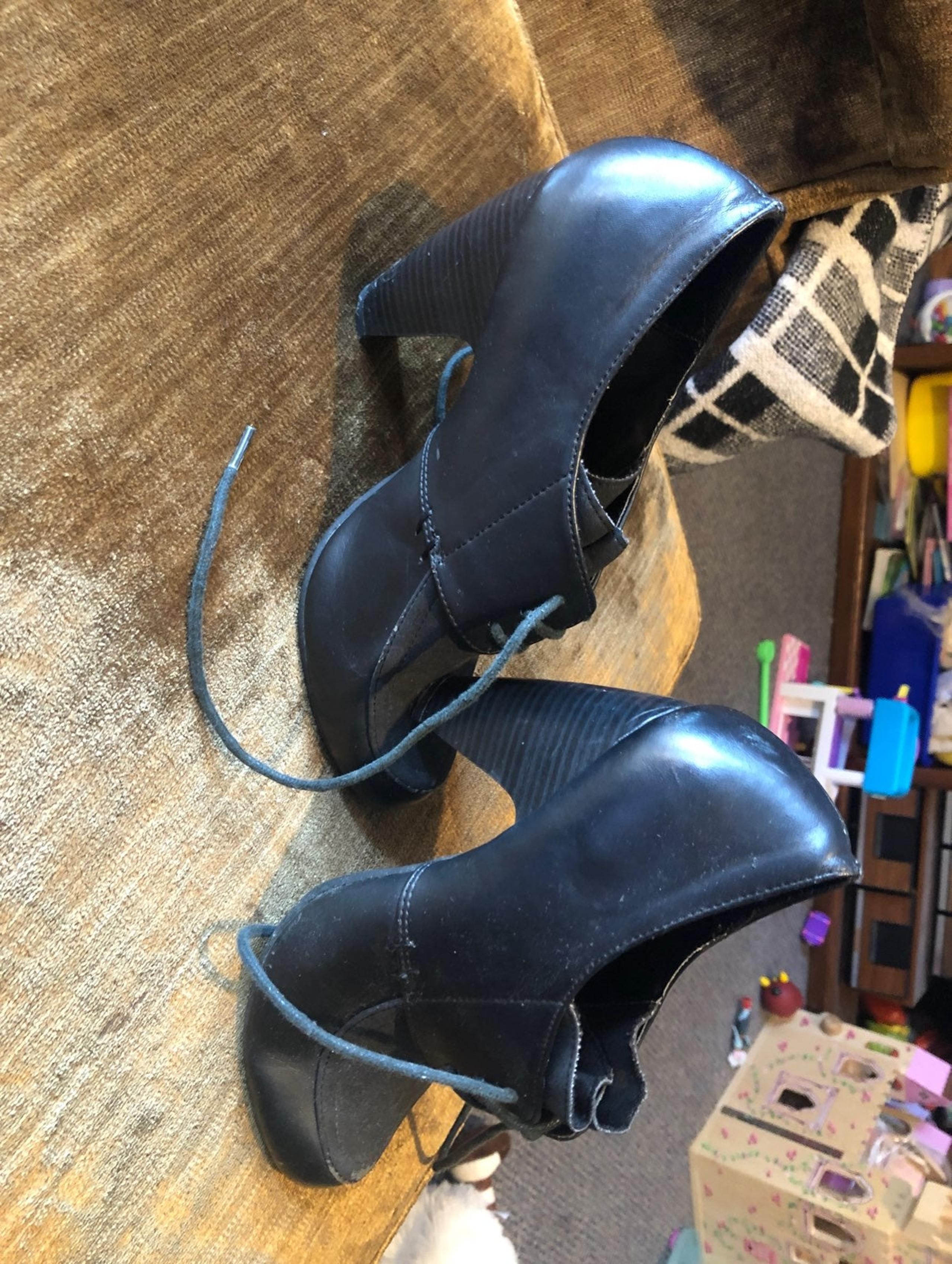 Attention boots
