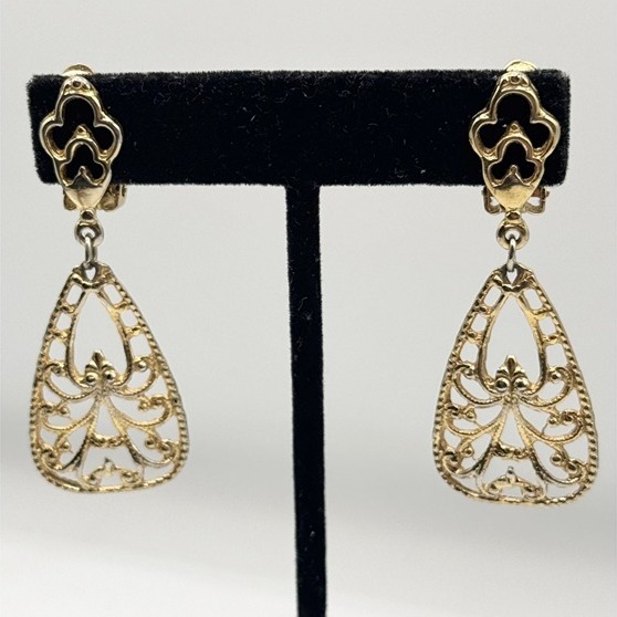 Vintage Gold Tone Filigree Lightweight Dangle Clip On Earrings