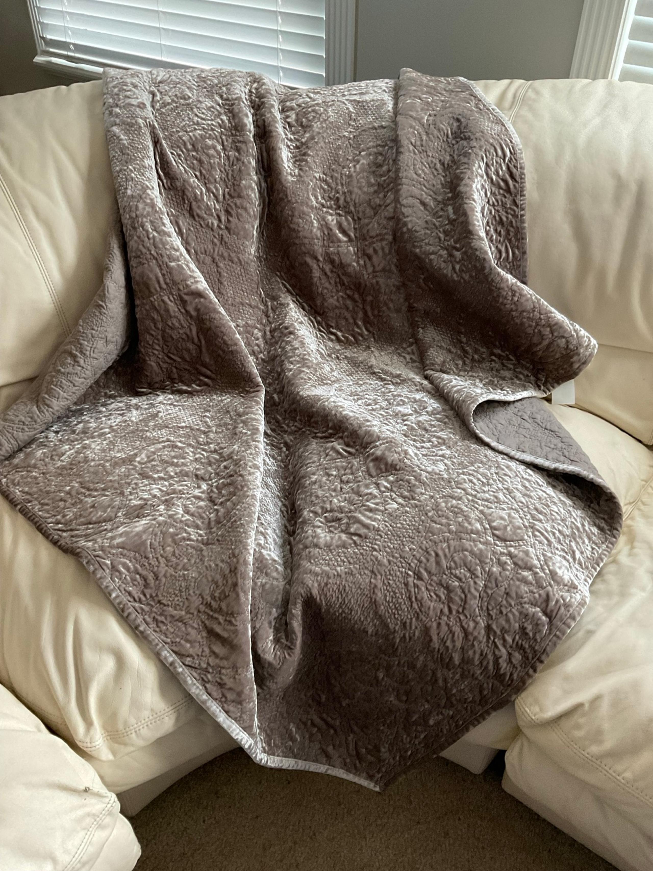 Martha Stewart champagne quilt/ throw NEW