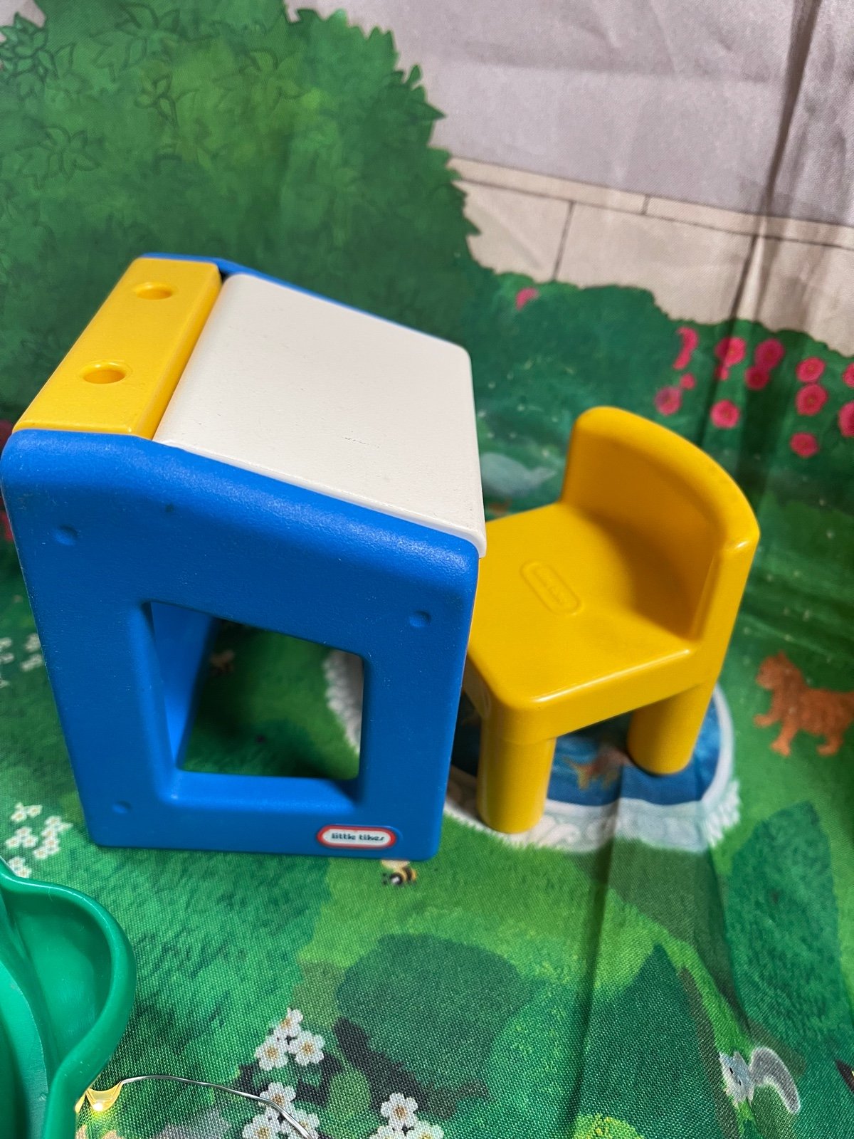 Little Tikes Dollhouse Center Art School Desk and Yellow Chair Vintage Miniatur