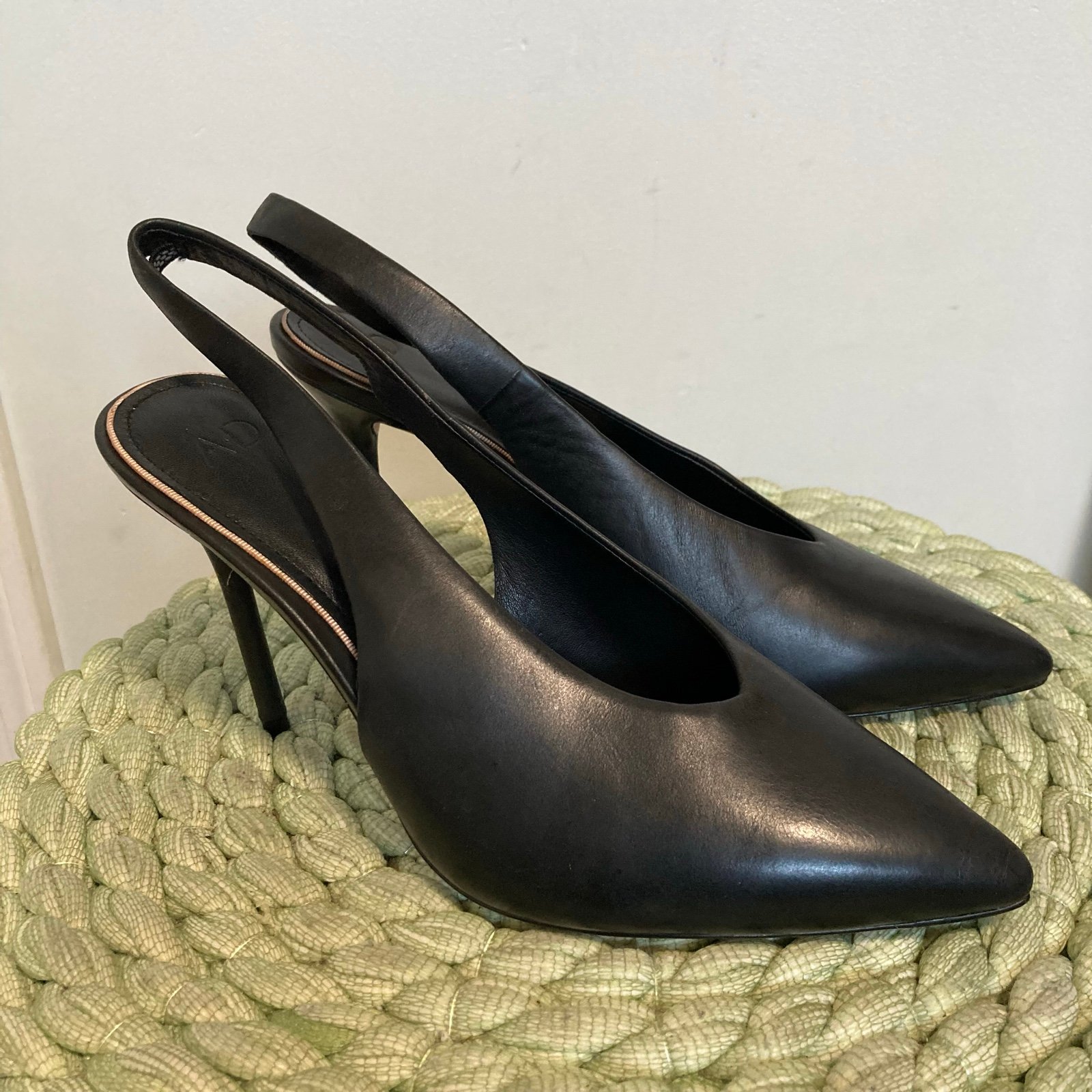 NWOB AD & Daughters Dalaini Point Toe Slingback Black Leather Heels