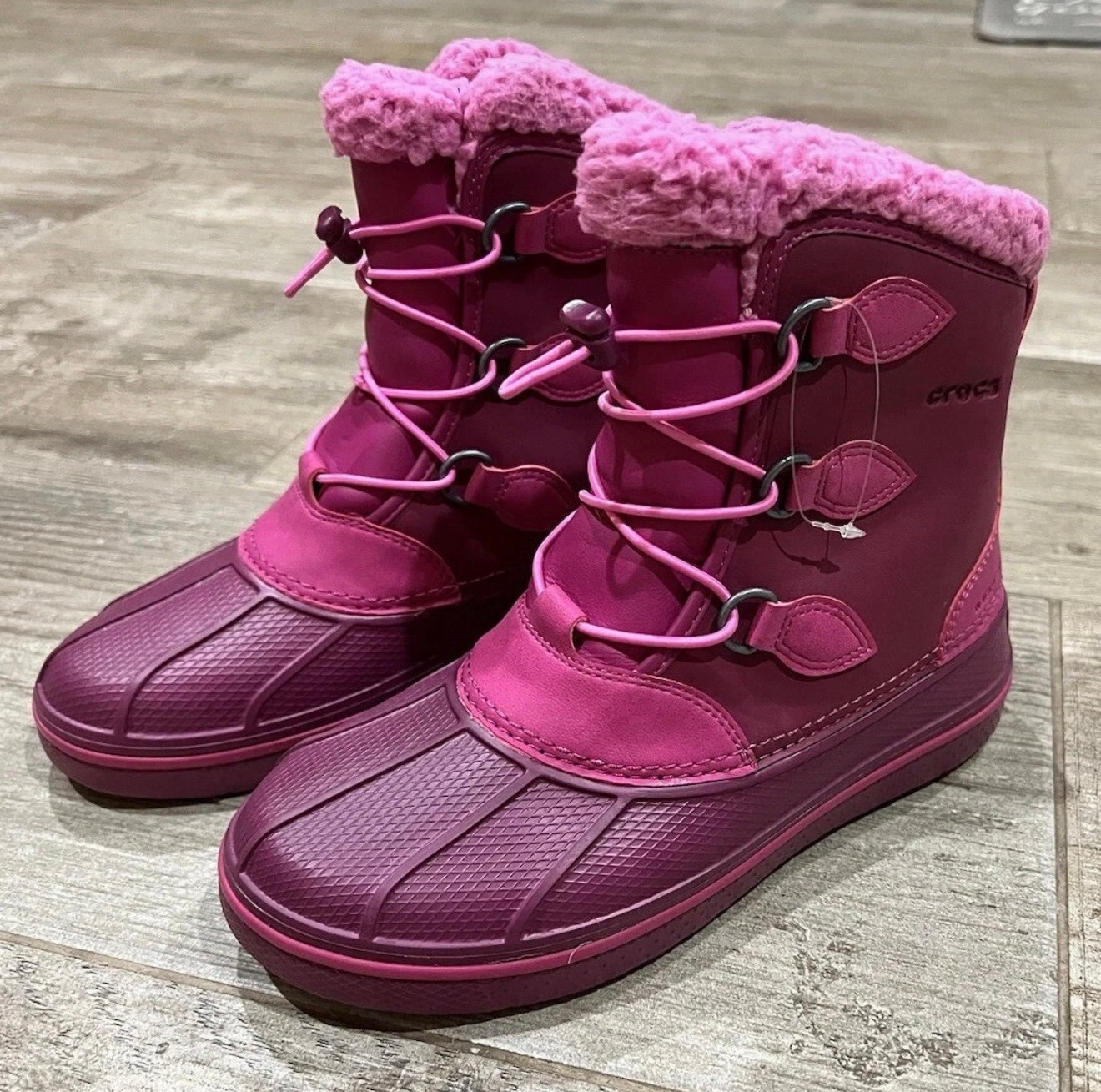 NWOT CROCS J2 / W4 GIRLS ALLCAST II SNOW BOOTS WATERPROOF IN BERRY. STYLE 203671