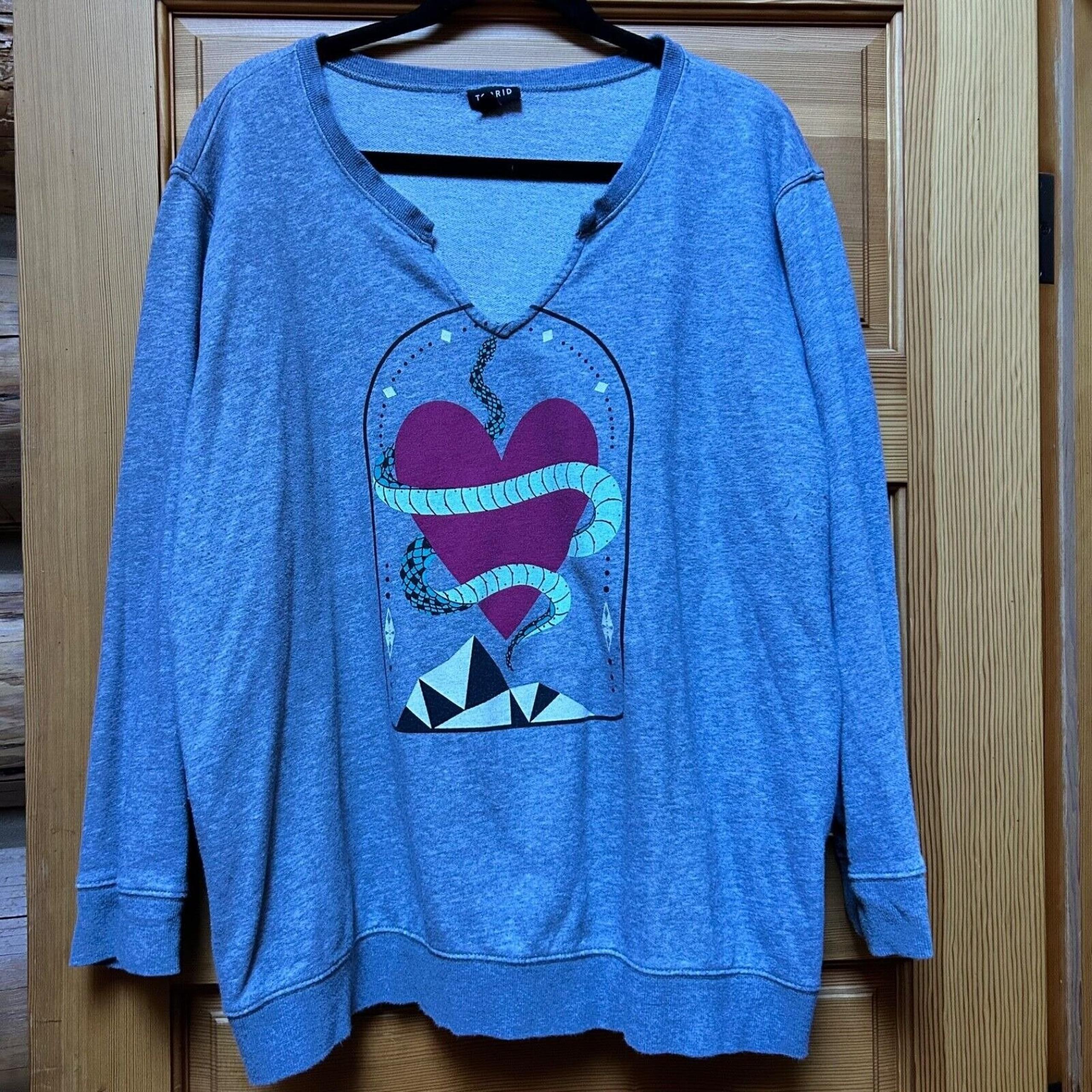 Torrid Womens Graphic Pullover Terry Sweatshirt Plus Size 2X Snake Heart Split V