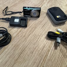 Nikon COOLPIX S560 Black 10mp Digital Camera (TESTED & WORKS)