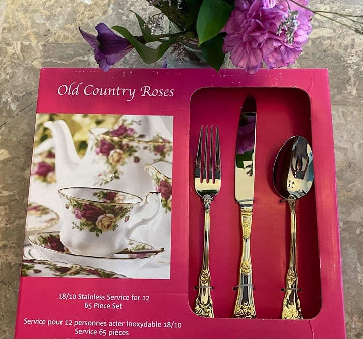 NEW Royal Albert Old Country Roses 65 Pcs 12 Settings, 5 Serving Silverware Set
