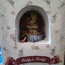 Teddy bear Snow globe