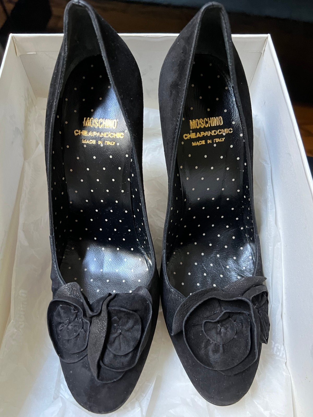 Moschino cheap and chic flower suede pumps size37