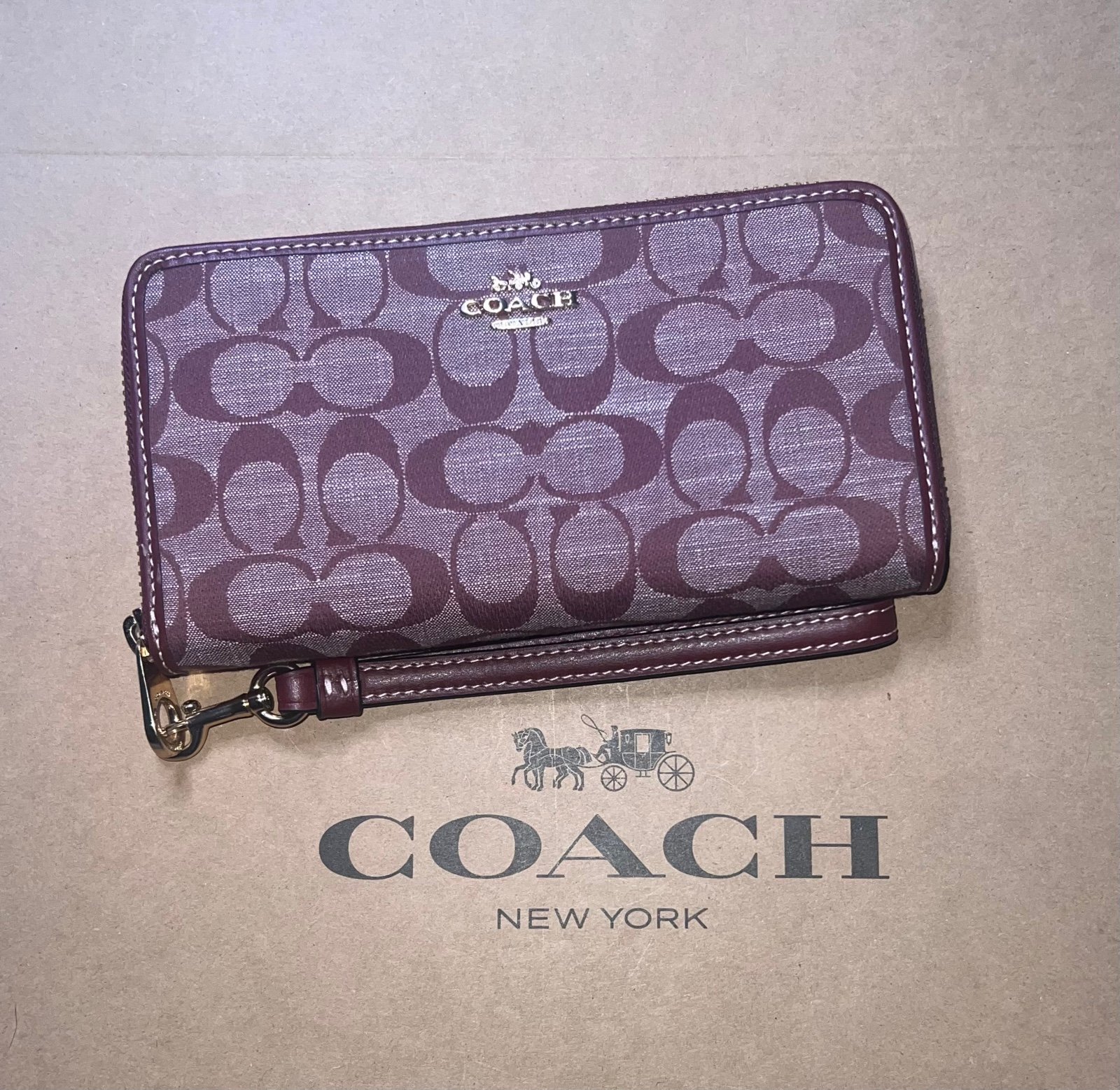 NWOT COACH CH369 Signature Chambray Long Zip Wallet Wine Multi Gold Hardware