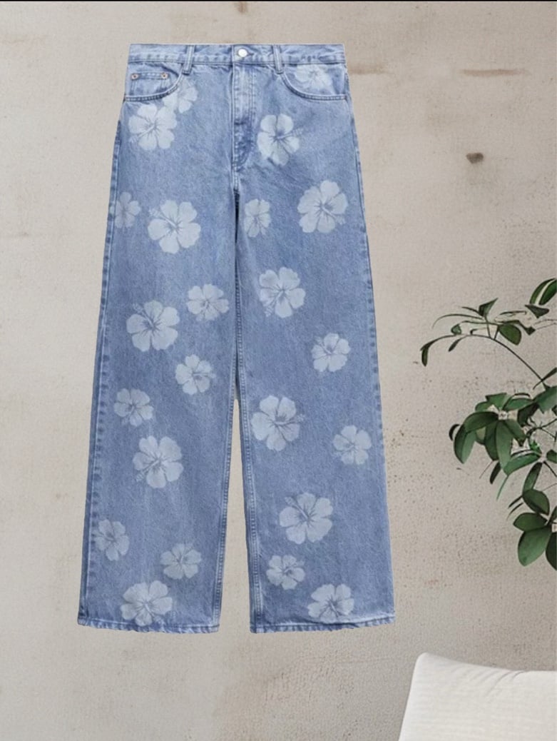 NWTZARA SIZE [4US , 36EUR ] WIDE LEG FLOWER PRINTED JEANS