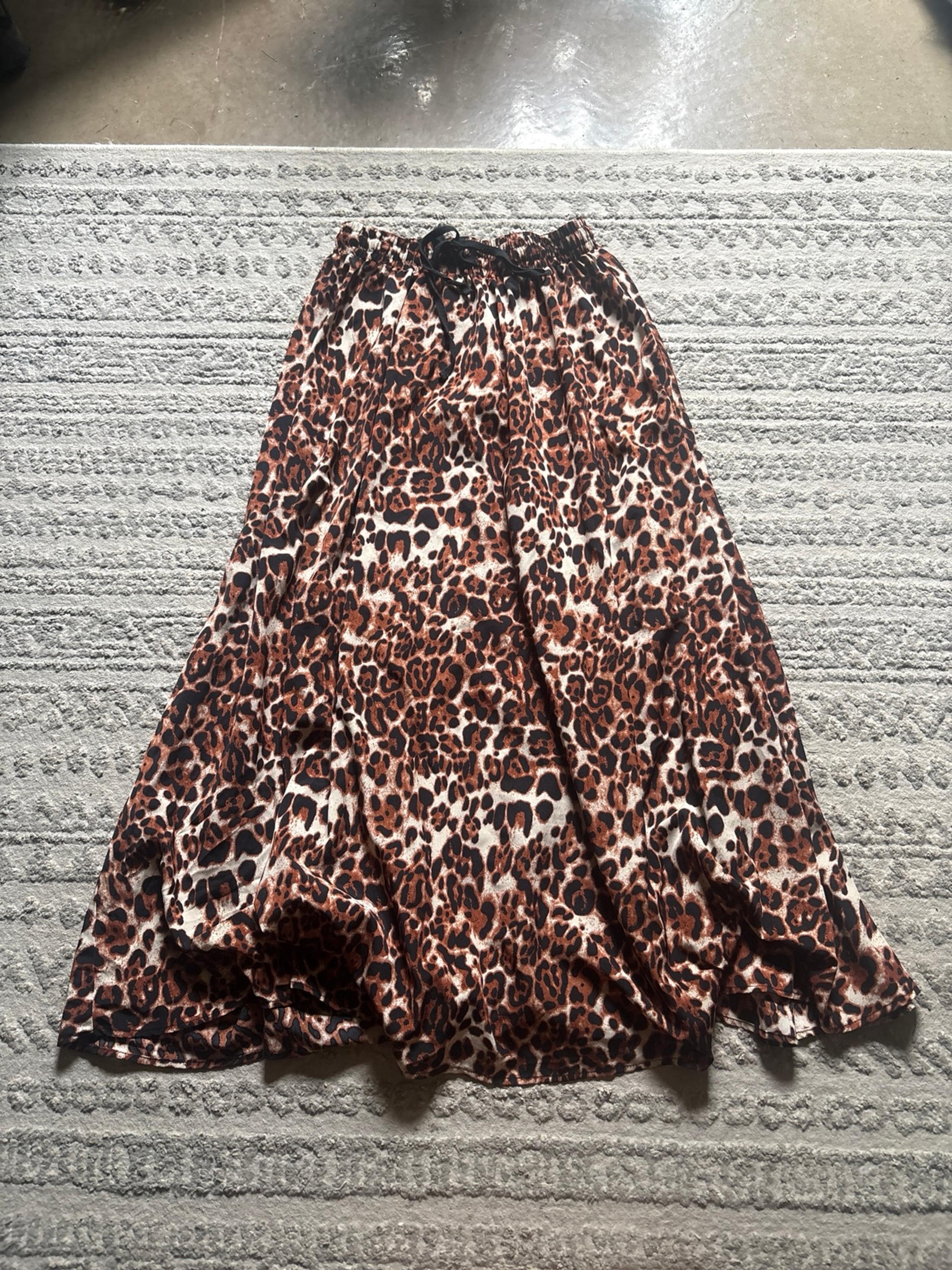 Amazon leopard print maxi skirt size medium