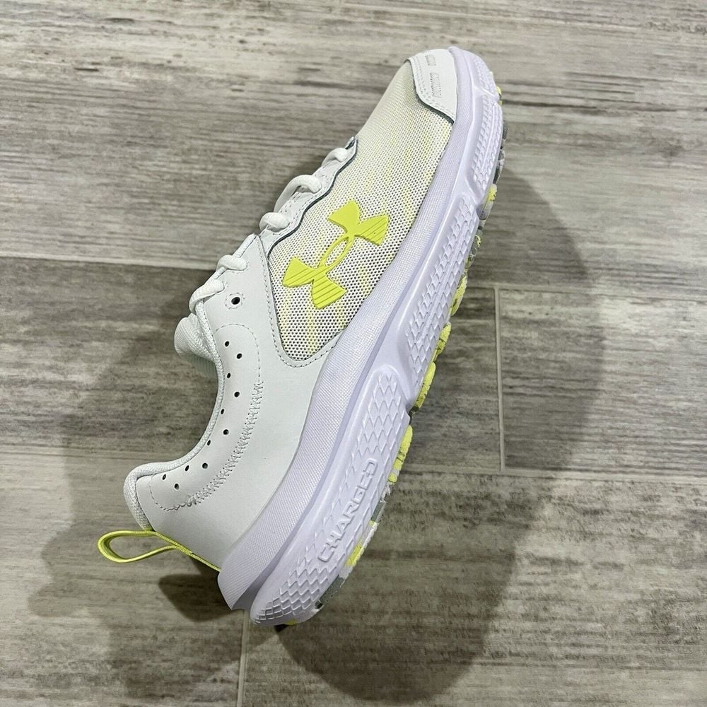 Size 9 Woman's Under Armour Charged Assert 10 Running Shoes White 3026179-110