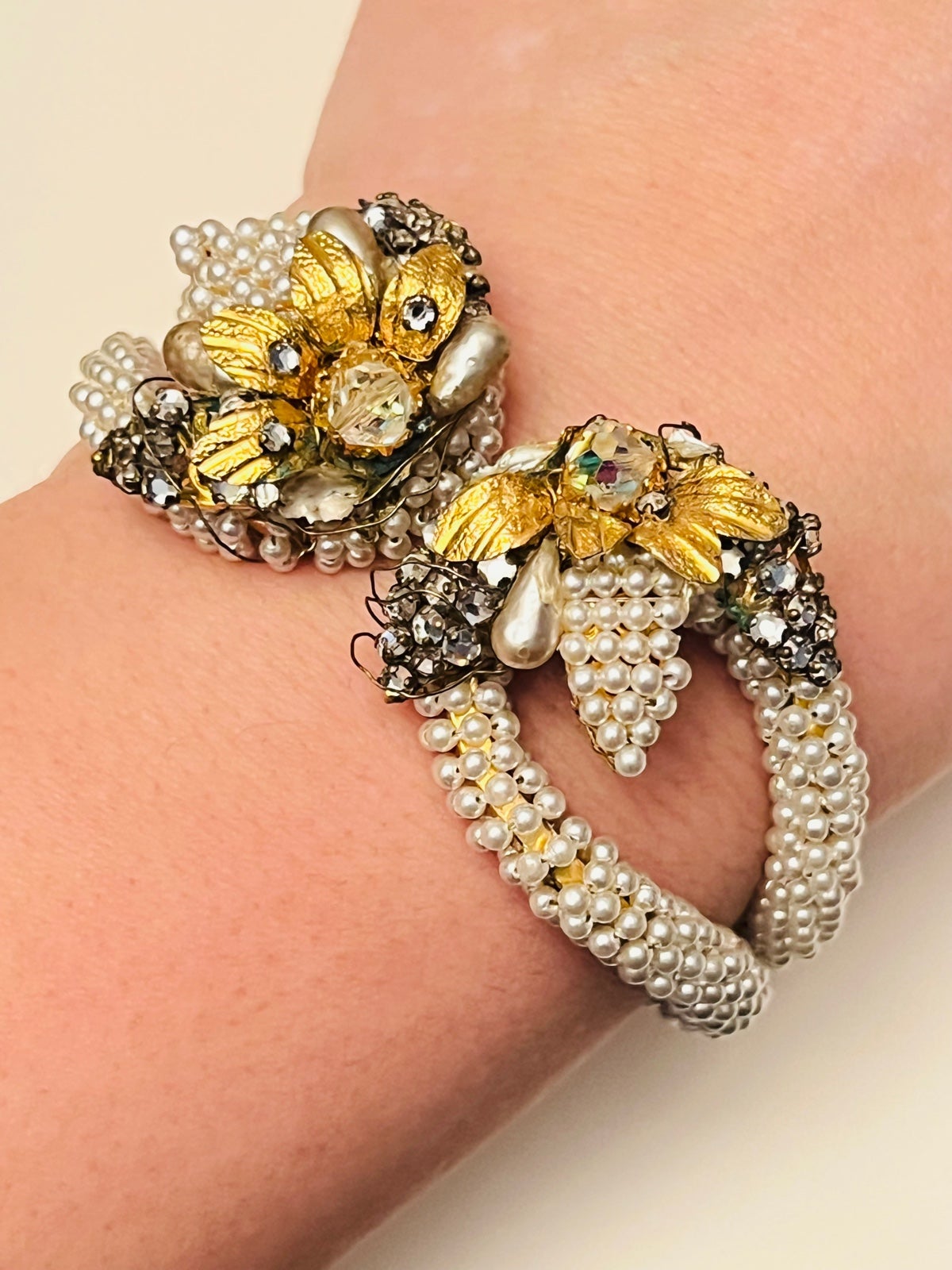 Bracelet VTG Hinged Clamper Pearl Crystal Rhinestone Beaded 60s Rare Elegant NC11544 Bracelet VTG Hinged Clamper Pearl Crystal Rhinestone Beaded 60s Rare Elegant NC11544