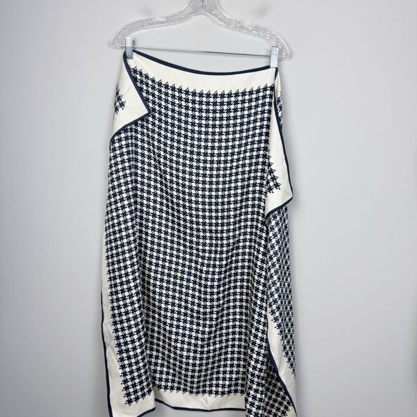 BROOKS BROTHERS | Black & Cream Houndstooth Print 100% Silk Scarf