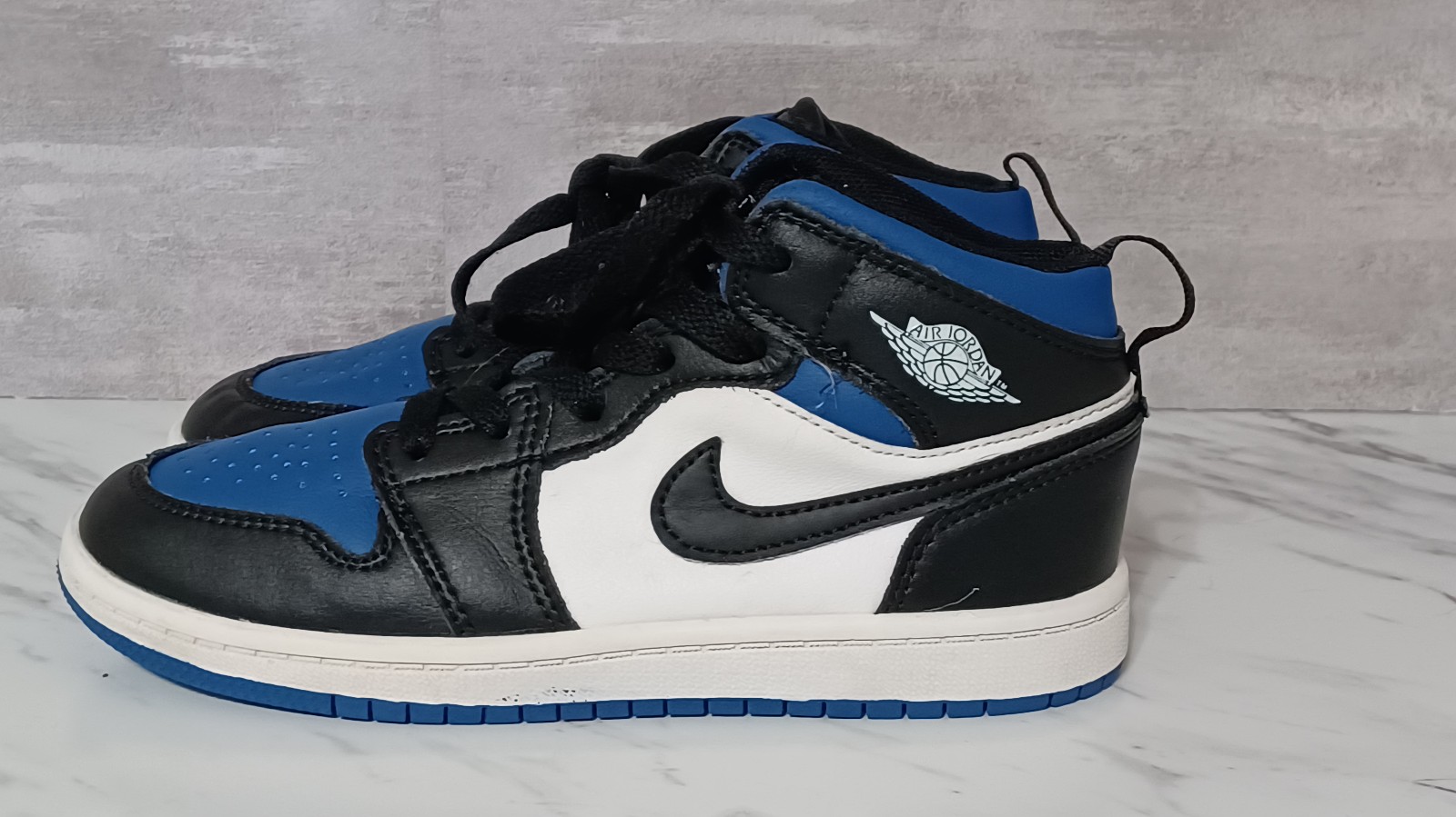 Nike Air Jordan 1 High OG Royal Toe Leather Sneaker Boy's Size 1Y