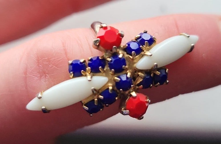 Vintage Milk Glass Cross Statement Ring – Red, White & Blue Faceted Stones