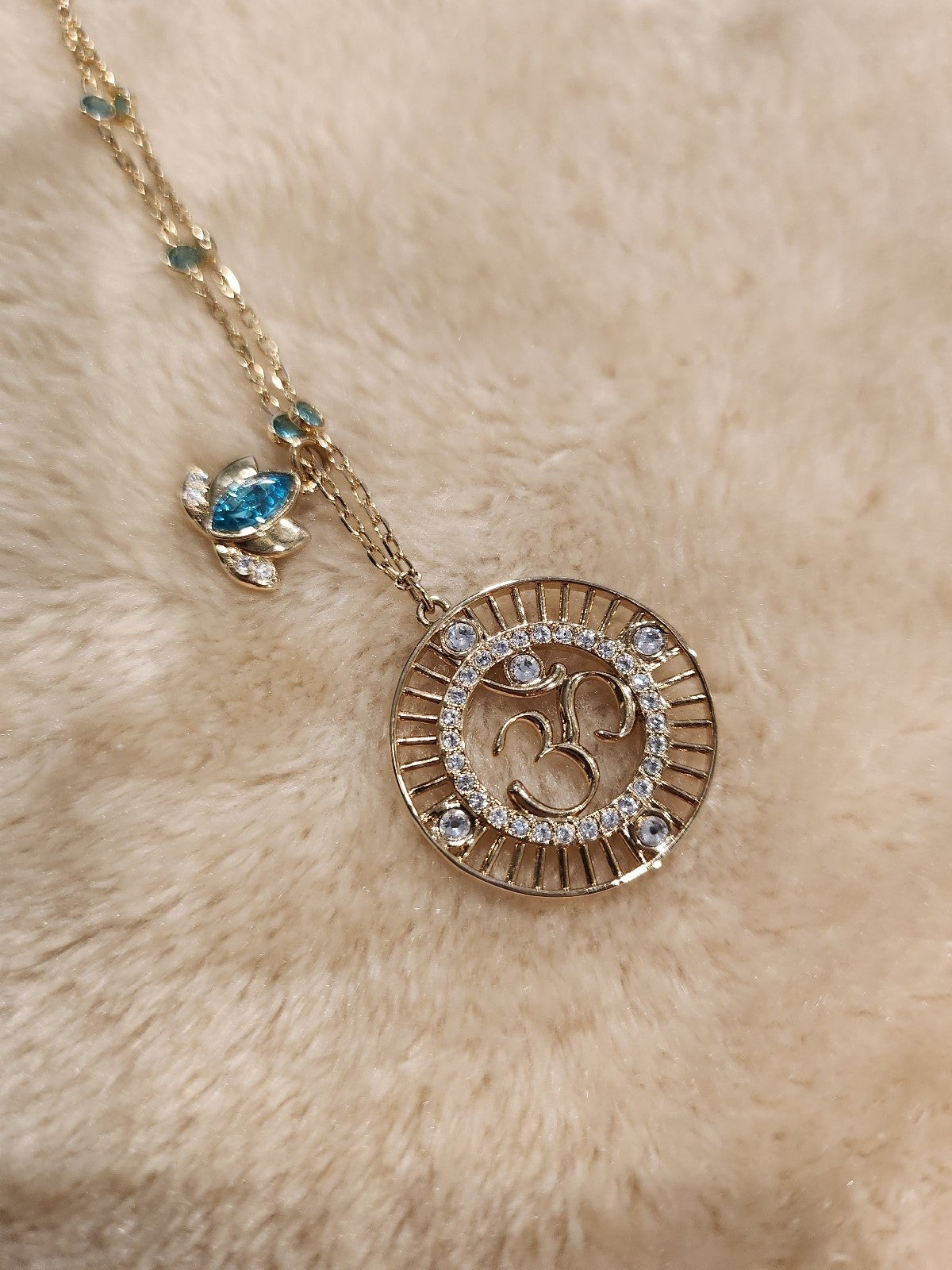 Swarovski om necklace shop